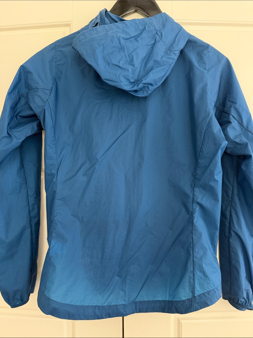 Patagonia Hooded Lightweight Jacket in Deep Blue with Aqua Zipper - Picture 4 of 4